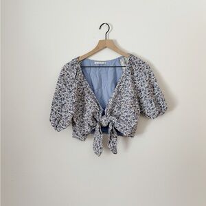 5 for $25 ✨ Abercrombie blue floral blouse